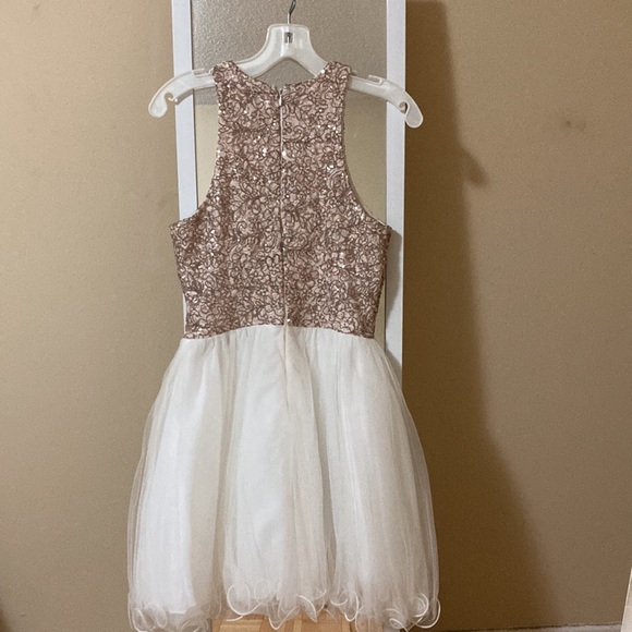 White and gold dress - Picture 2 of 2